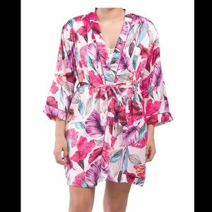 CYNTHIA ROWLEY
Satin Piped Robe With Pockets